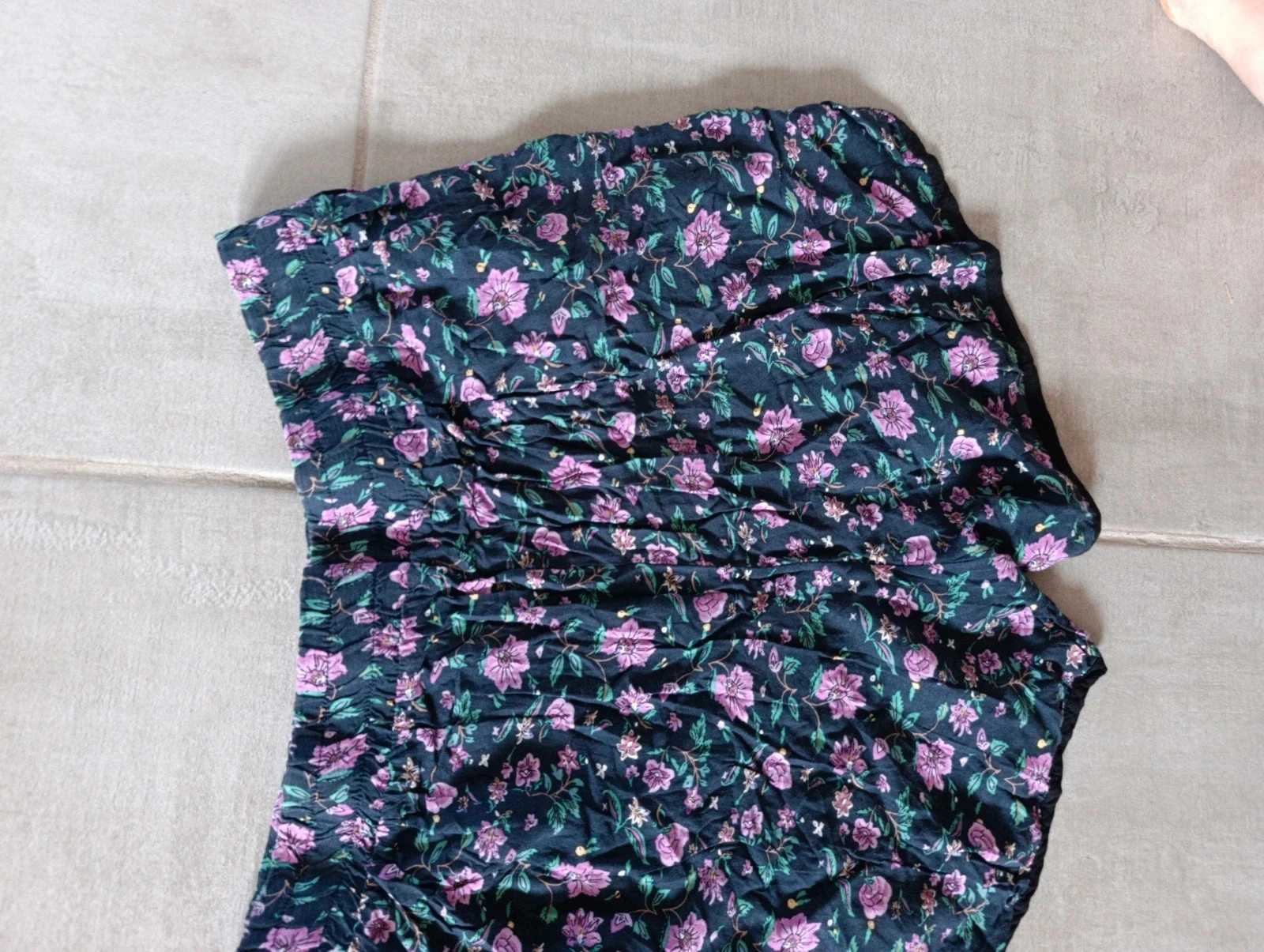 Falda fluida VITA mujer T40 – 100% viscosa – Estampado floral negro, rosa y verde – Cintura elástica – photo 5